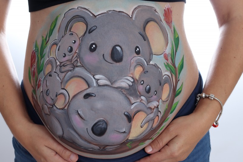 belly painting familia de koalas